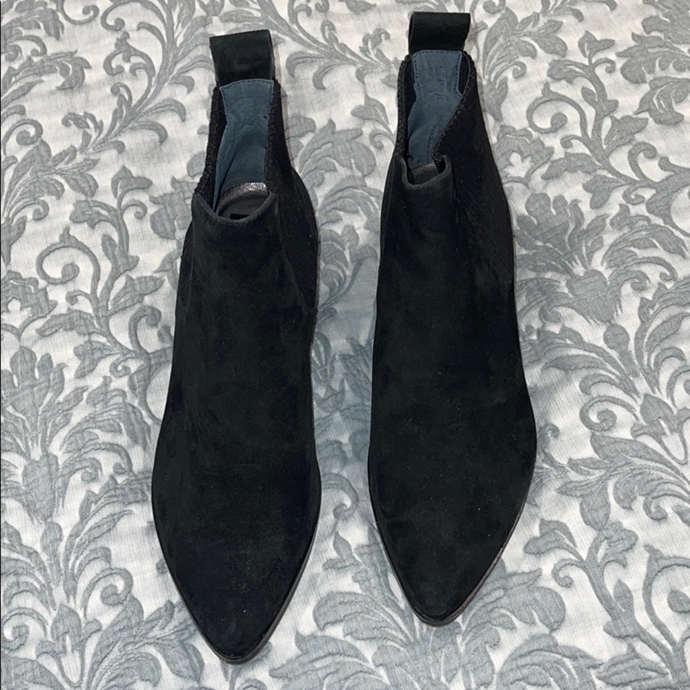 Dolce Vita Black suede booties